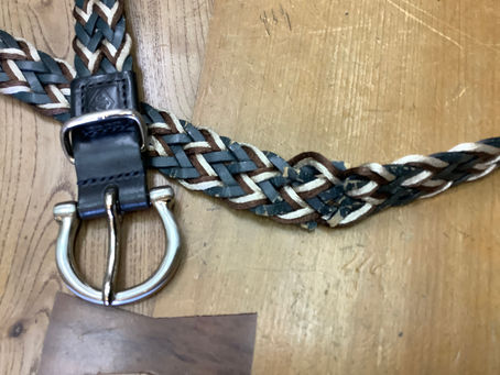 ベルトのサイズを合わせました。