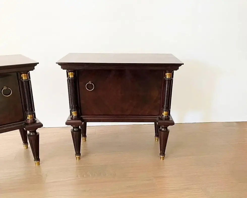 Early 20th Century Italian Neoclassical Pair of Bedside Tables in Mahogany