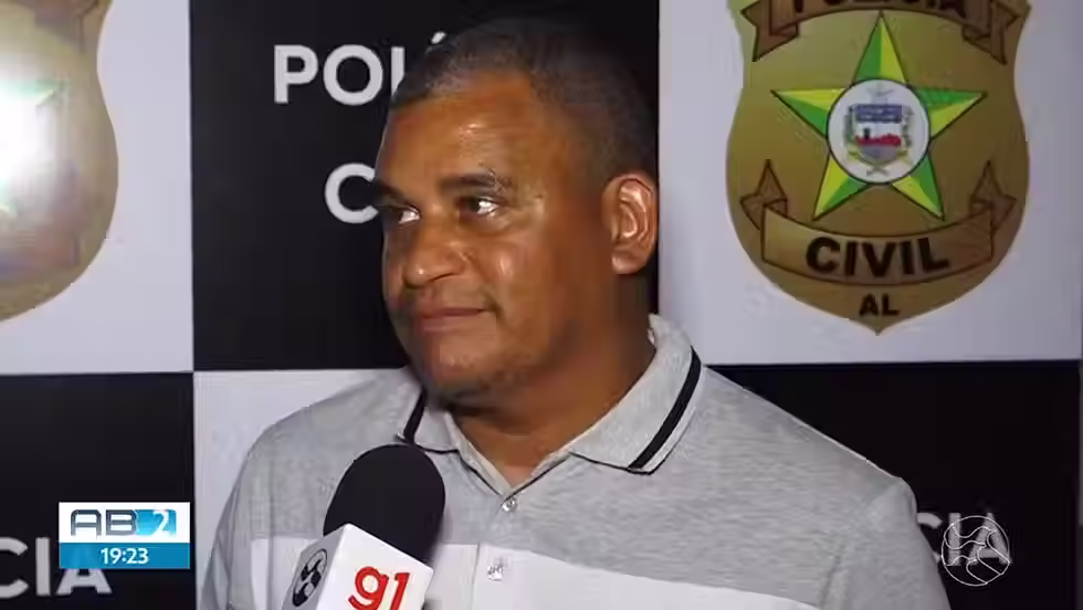 Pai do estudante de 13 anos vítima de racismo por um professor de matemática em um colégio particular no Benedito Bentes, em Maceió, disse que o filho não quer mais ir à escola