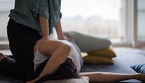 massage thaï traditionnel, un soin profond et holistique, toujours en douceur