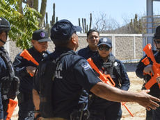 Capacitación policial en detención y conducción de personas