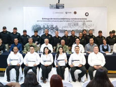 Gobernador Víctor Castro reconoce a personal de la PGJE en Baja California Sur