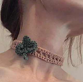 woman in crochet chocker with clover 