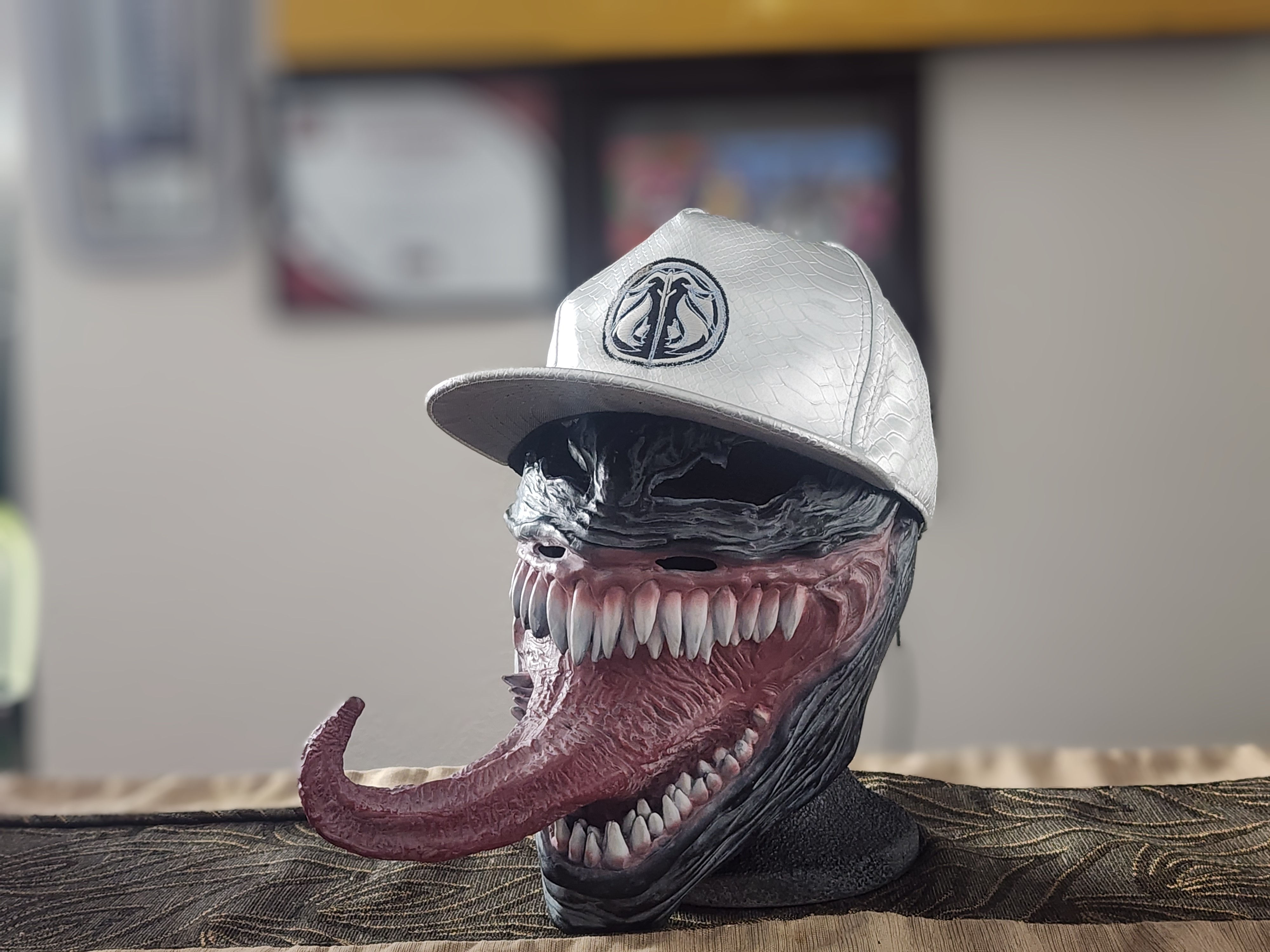 METALLIC SILVER HOPE & BALANCE HAT