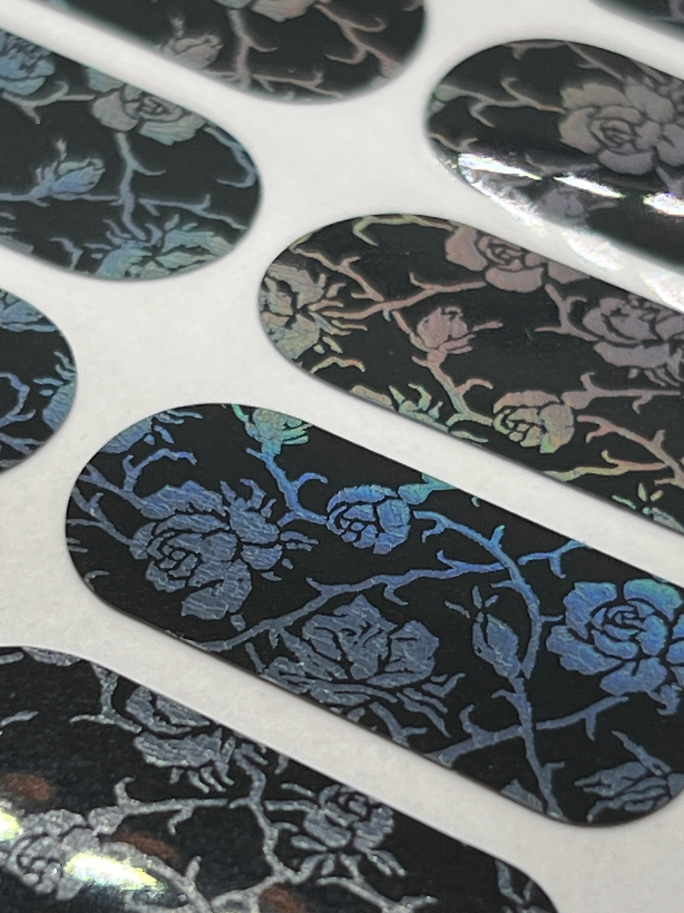 Thumbnail: Gothic Rose (Iridescent Black Roses)