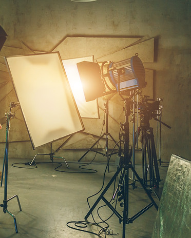 lighting-equipment-on-the-set-close-up-2025-10-16-04-29-53-utc.jpg