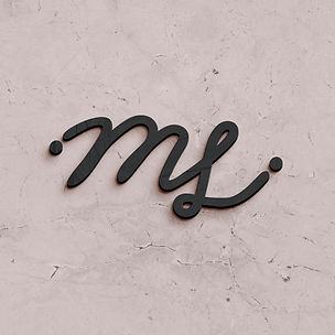 לוגו על קיר.jpg