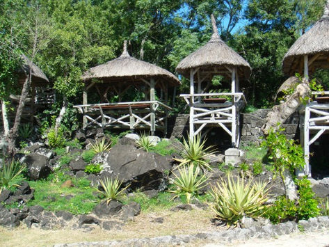 10 Tips how to travel Authentic but Chic