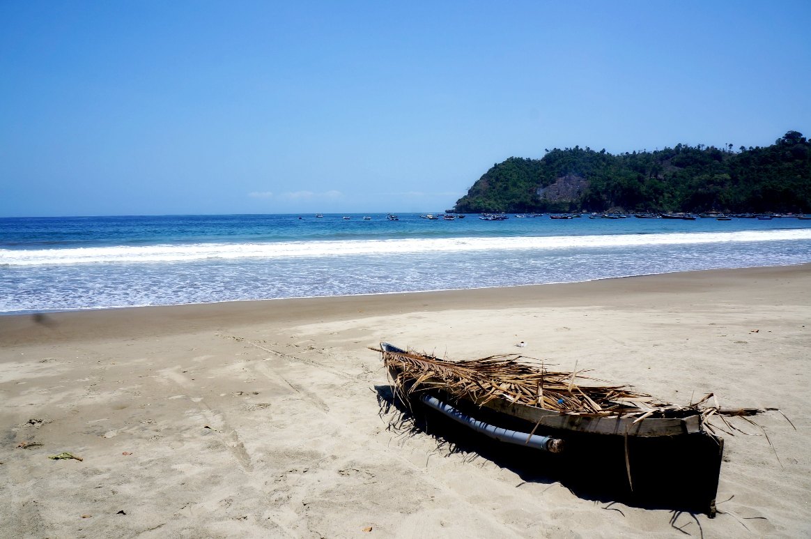 Holydae Pantai Sine Pantai Matahari Terbit Di Tulungagung