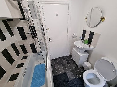 ashlors bathroom.jpg