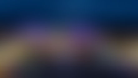 夜に明るいカンポット港