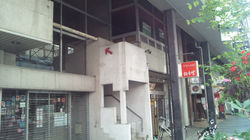 大通りのサンビルの近くの空き店舗