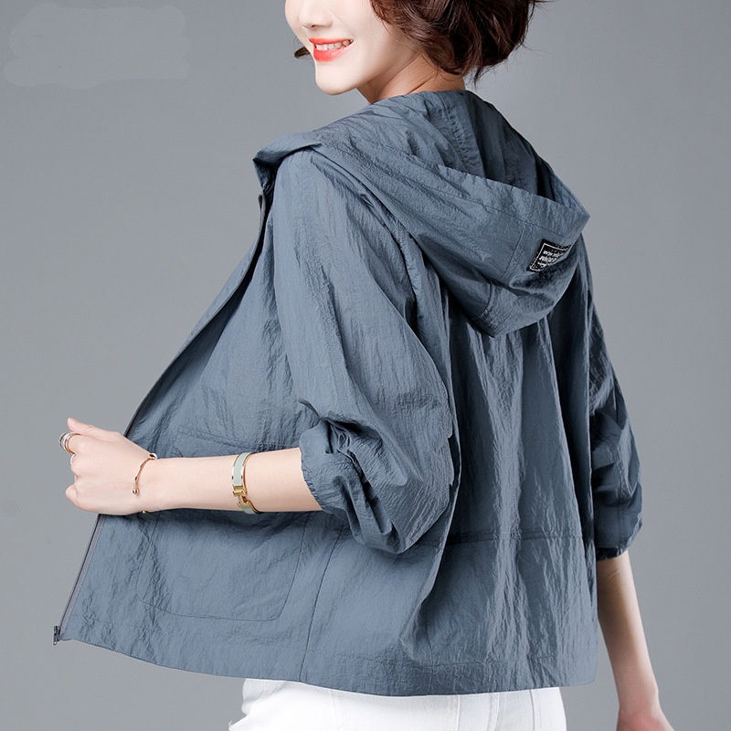 Short Lightweight Breathable Women's Outerwear Loose Fit Sun Protection Clothing