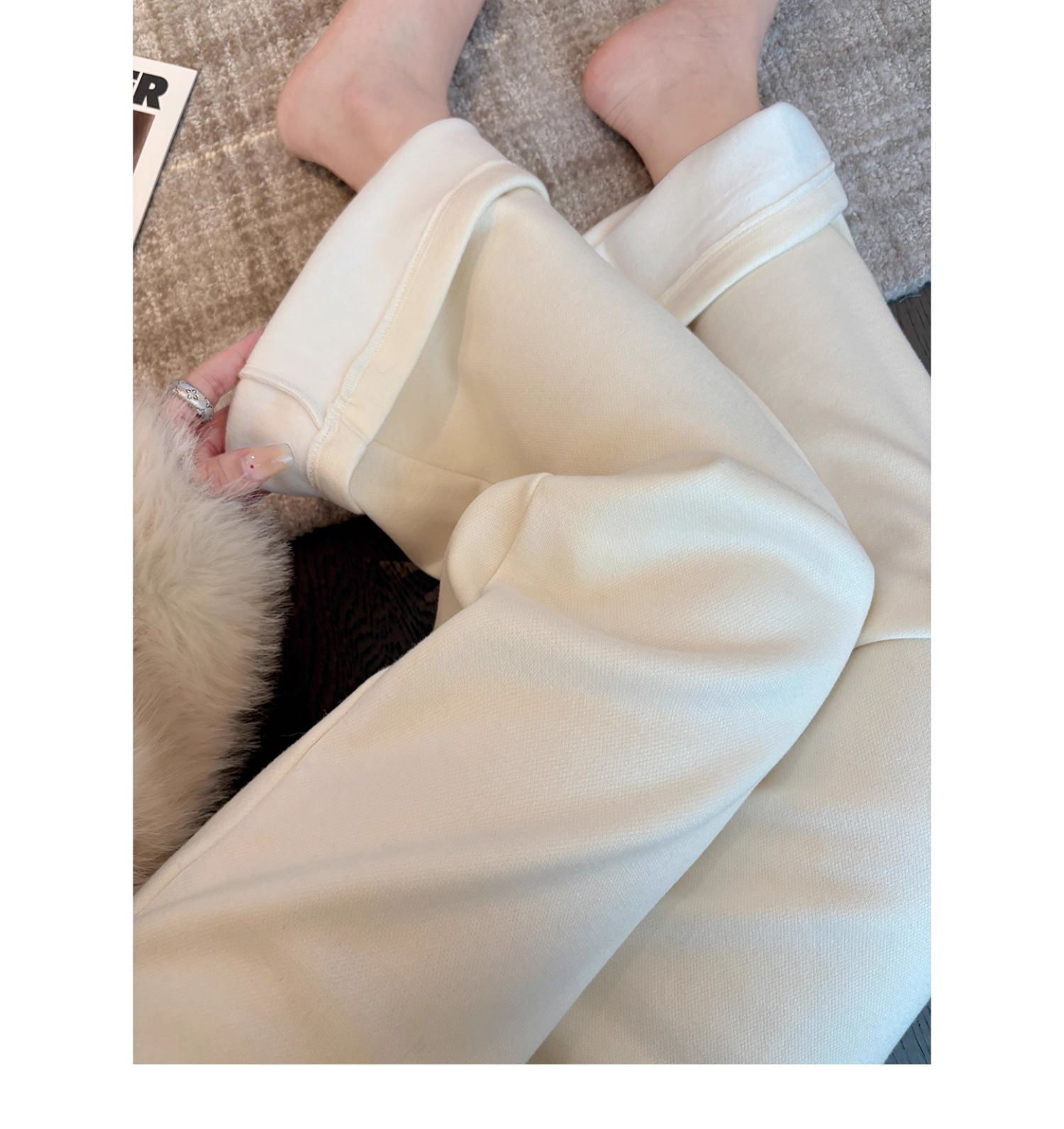 シャネルにインスパイアされた、ハイウエストのストレートレッグワイドパンツ。エレガンスと洗練さを醸し出す一着です。