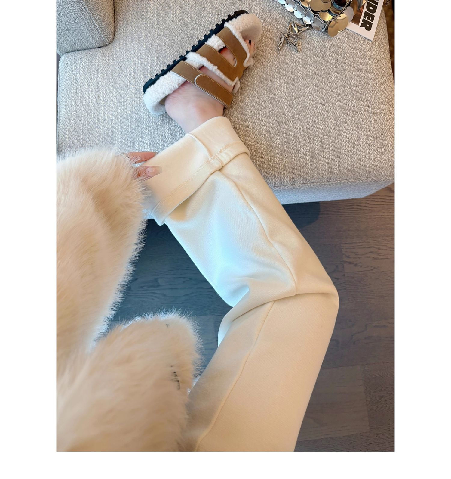 シャネルにインスパイアされた、ハイウエストのストレートレッグワイドパンツ。エレガンスと洗練さを醸し出す一着です。