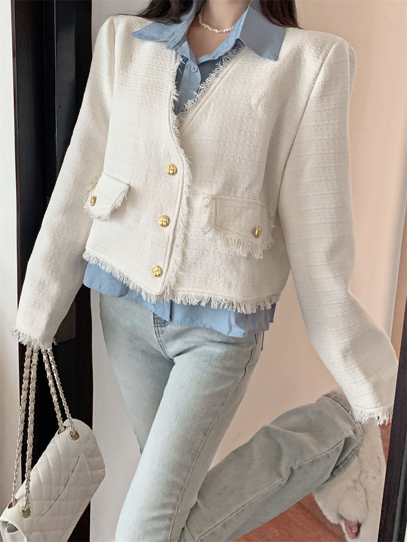 豪華なゴールドボタンとタッセルのショートジャケット