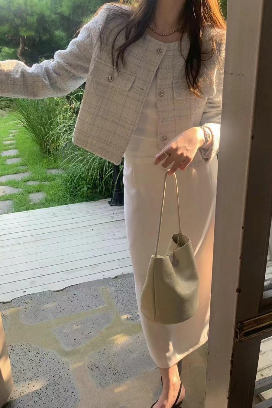 フレンチスタイルのエレガントなシングルブレストツイードショートジャケット