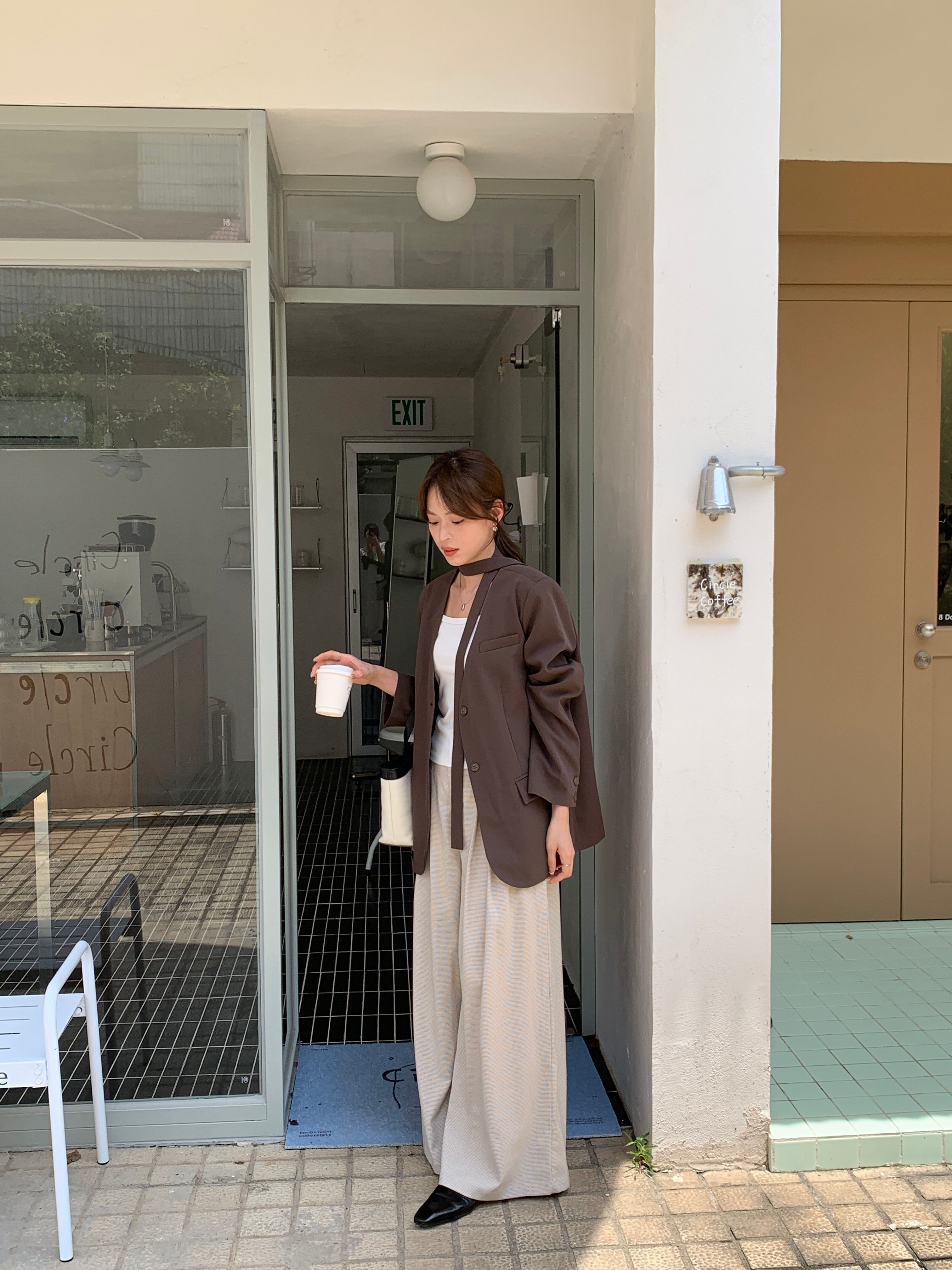 オードリー・ヘプバーン風のゆったりとしたスーツジャケット