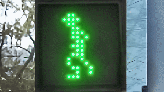 02_小綠人特寫合成.gif