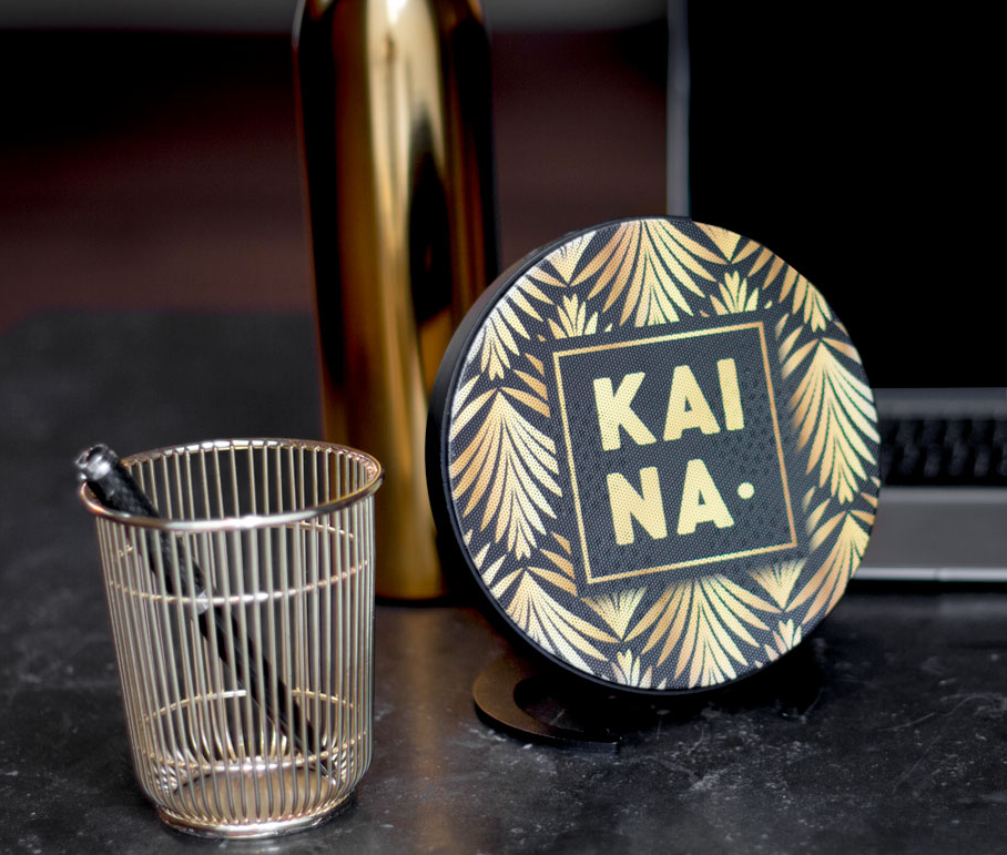 A speaker is used as an award.