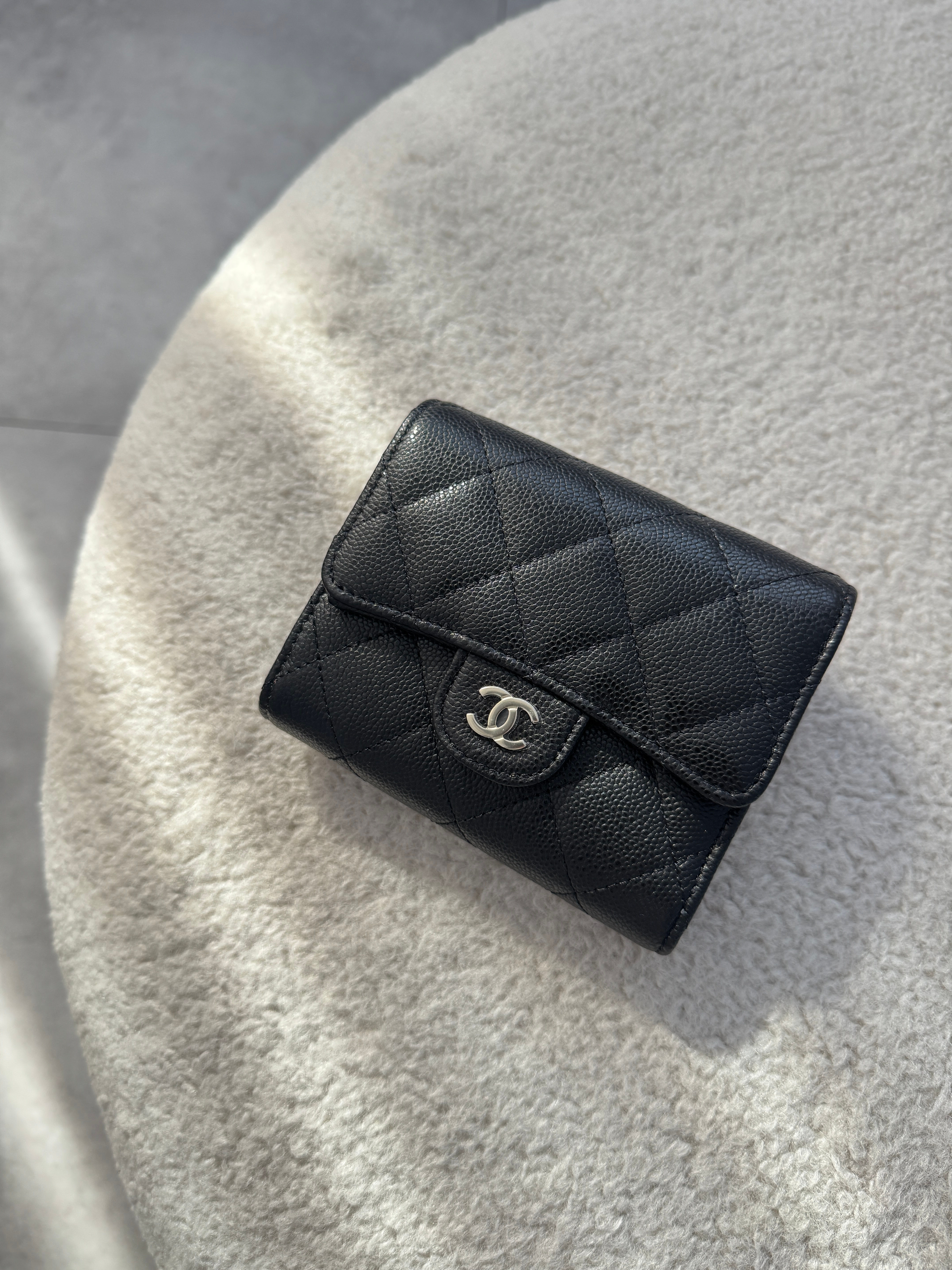 CHANEL 小短夾 ( 側拉鍊 )