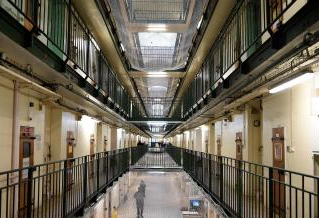 Restaurer l'autorité de l'Etat par la Loi; et la force de la Loi par l'Etat