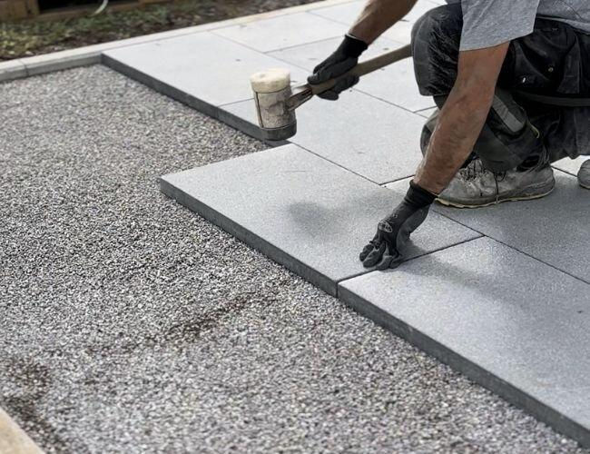 Erstellung einer Terrassenfläche. KI-generiert