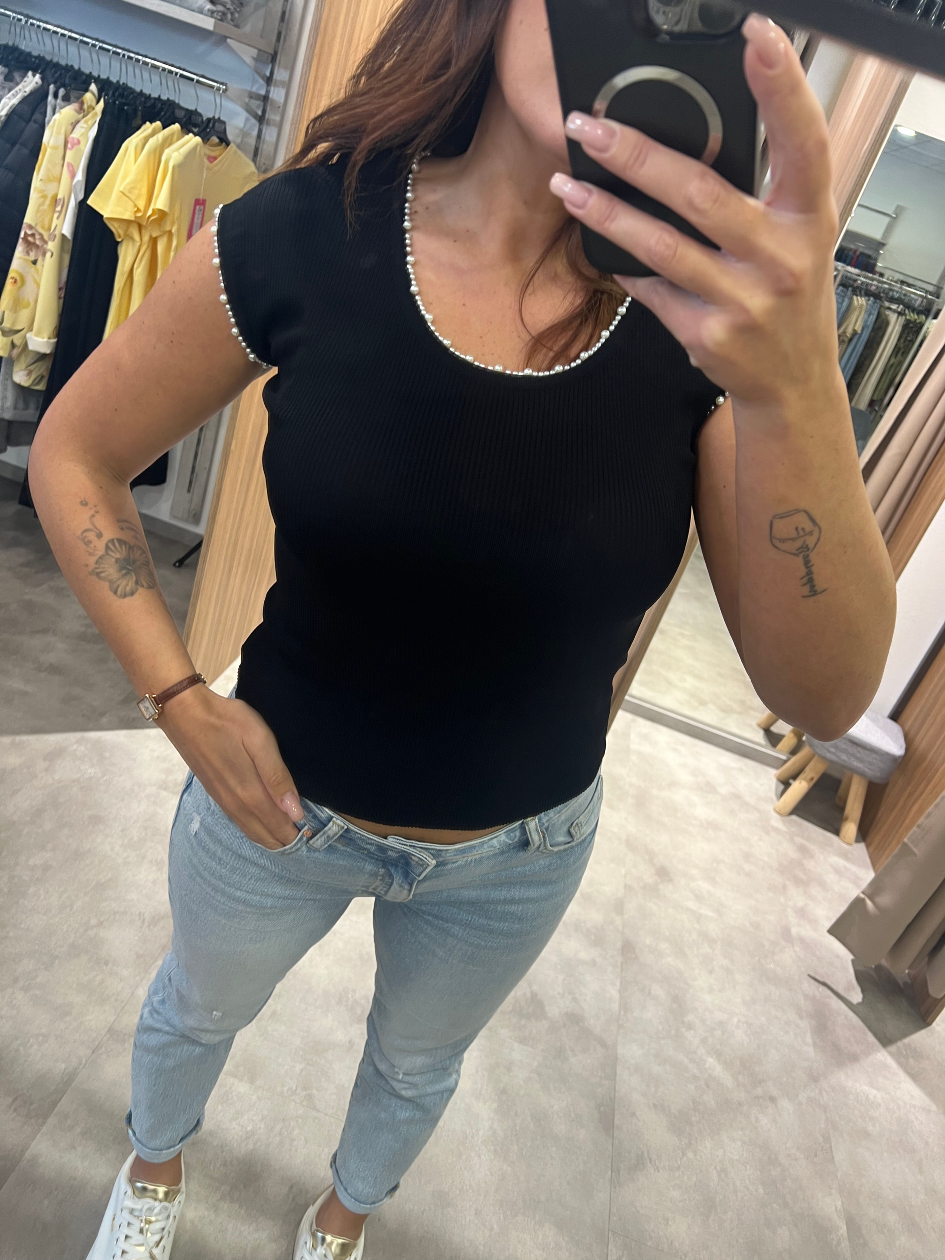 Canotta costine con perle nera