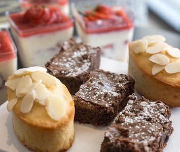 CategoryHeader_Catering_Desserts.jpg