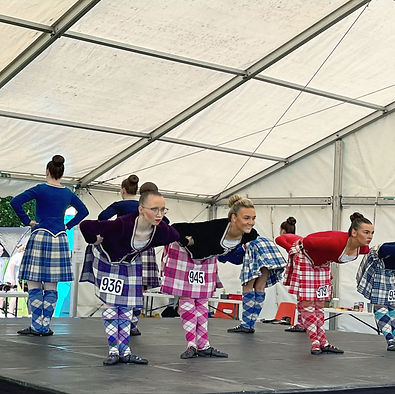 highland dancers bow_edited.jpg