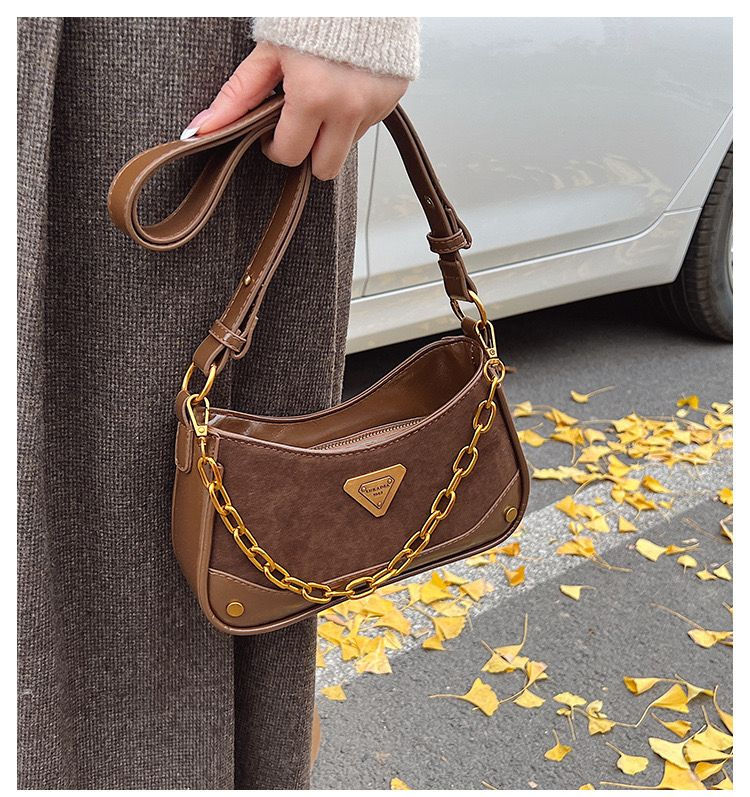 Thumbnail: CLASSIC CARRY WITH METAL CHAIN