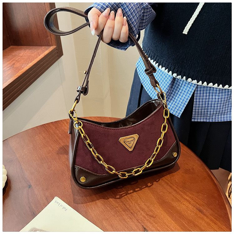 Thumbnail: CLASSIC CARRY WITH METAL CHAIN