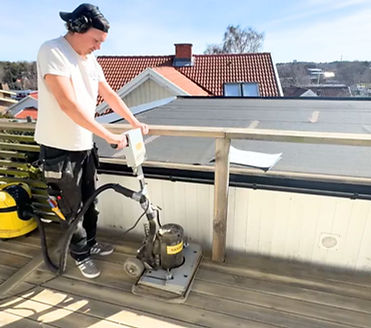 Vi slipar din altan så den blir som ny