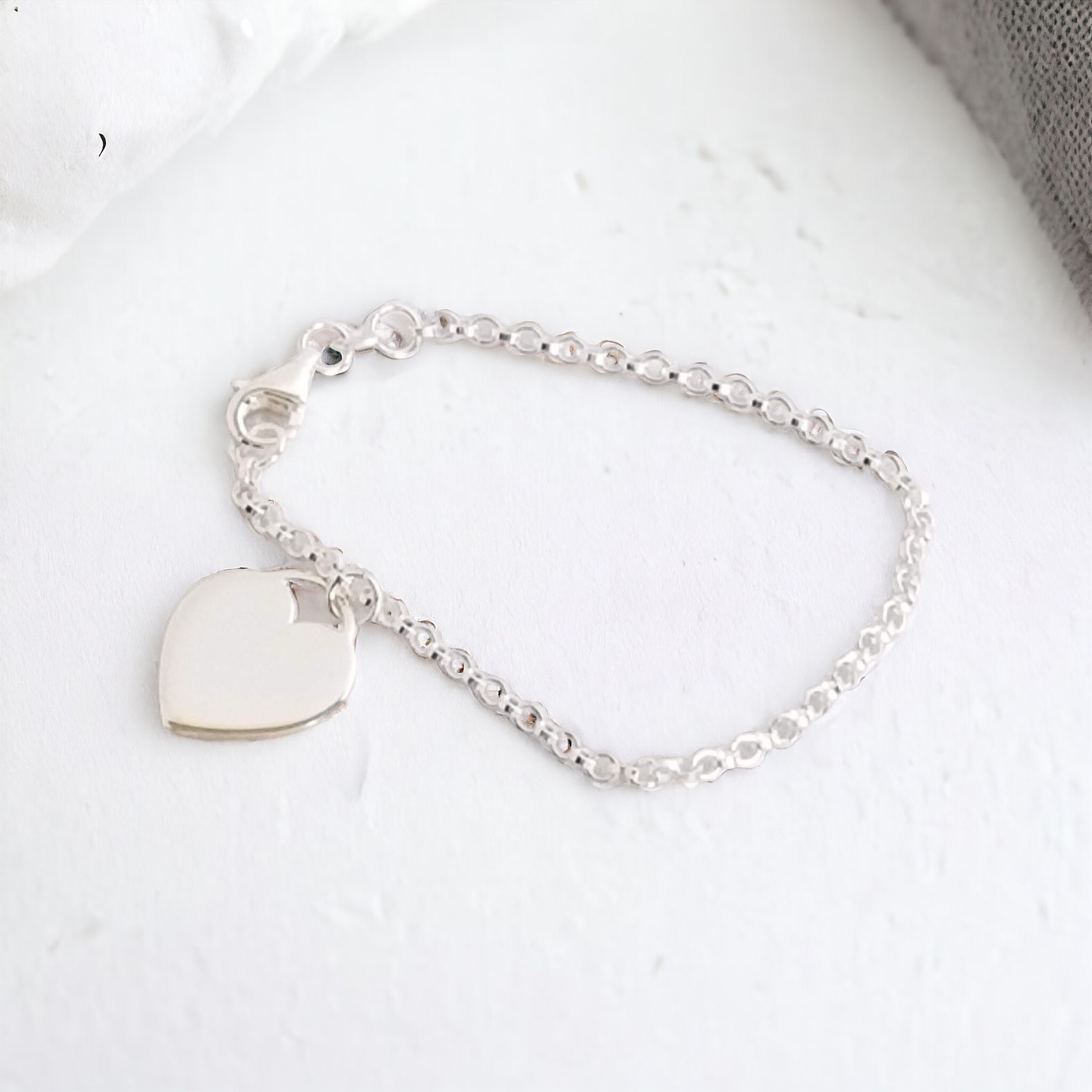 277554  Sterling Silver Rolo Bracelet with Engravable Heart Tag