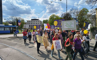 Abtreibung nein danke; friedliche Abtreibungsgegner auf dem Marsch fürs Leben in München