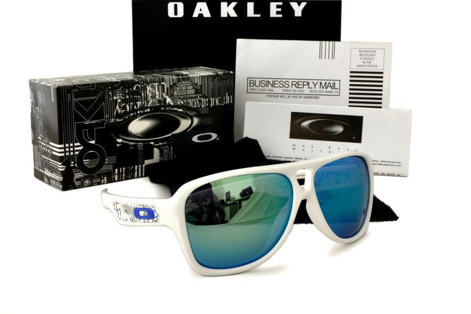 Oakley Dispatch II Polished White Frame, Blue Irid