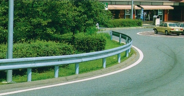 茨城県・常磐自動車道谷田部東P・A造園工事