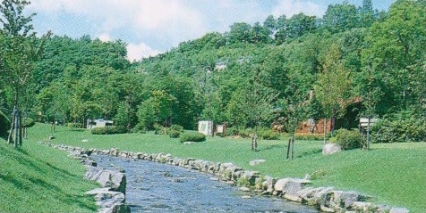 札幌市・滝野公園植栽・ミズバショウ園造成