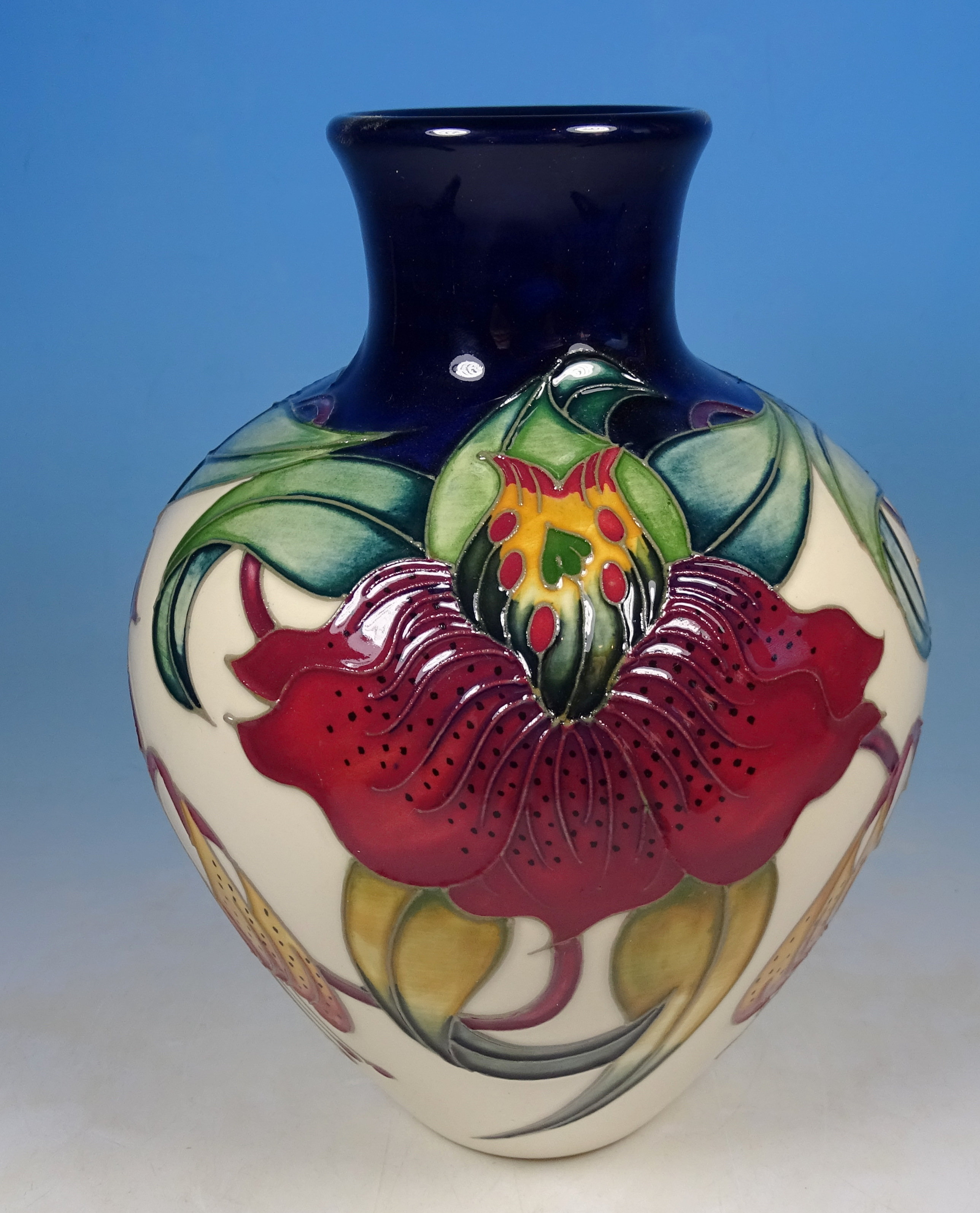 Moorcroft Anna Lily 7 Vase Shape 265 7 Rrp 360 00 Premierpottery