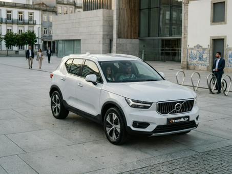 Esta semana apresentamos as versões híbridas plug-in do Volvo XC 40, um SUV compacto com uma imagem elegante e dinâmica, que se adapta perfeitamente a uma clientela jovem.