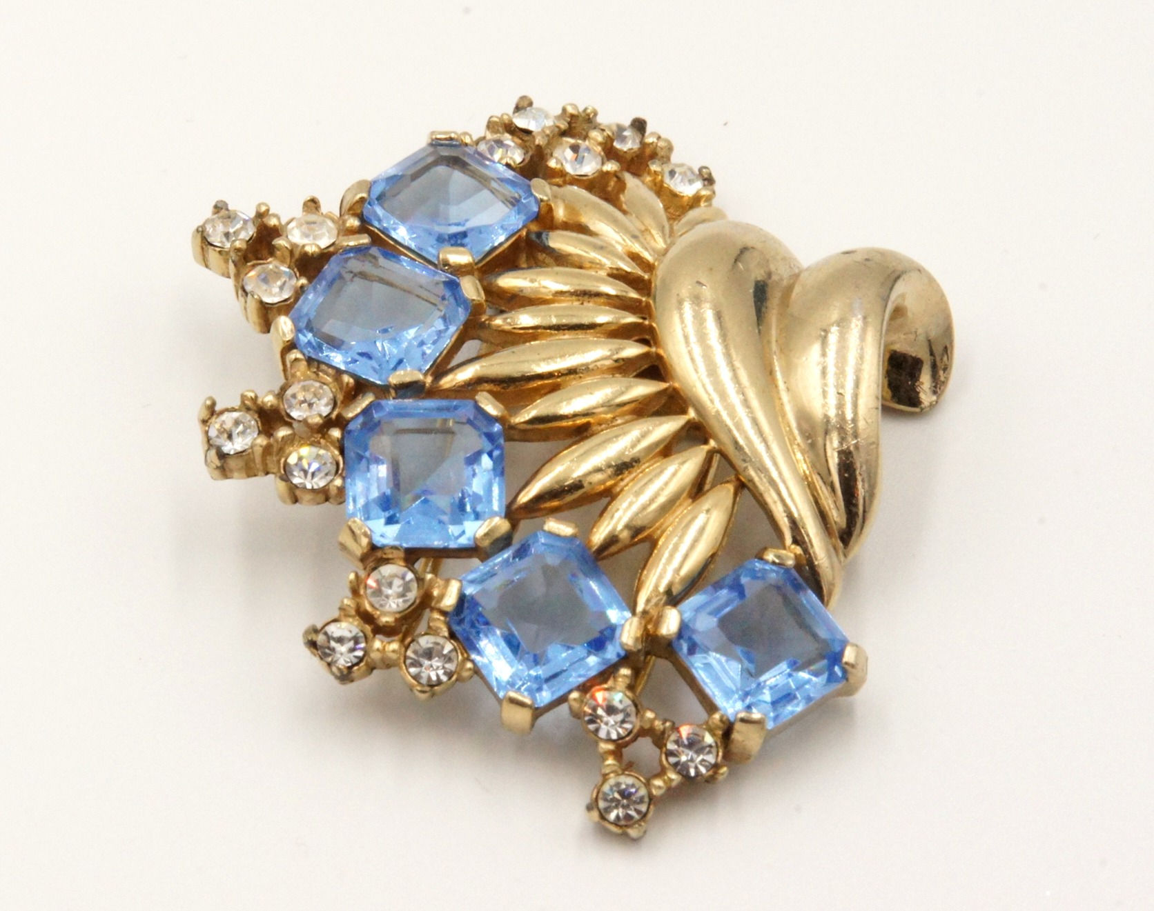 Boucher blue fur clip