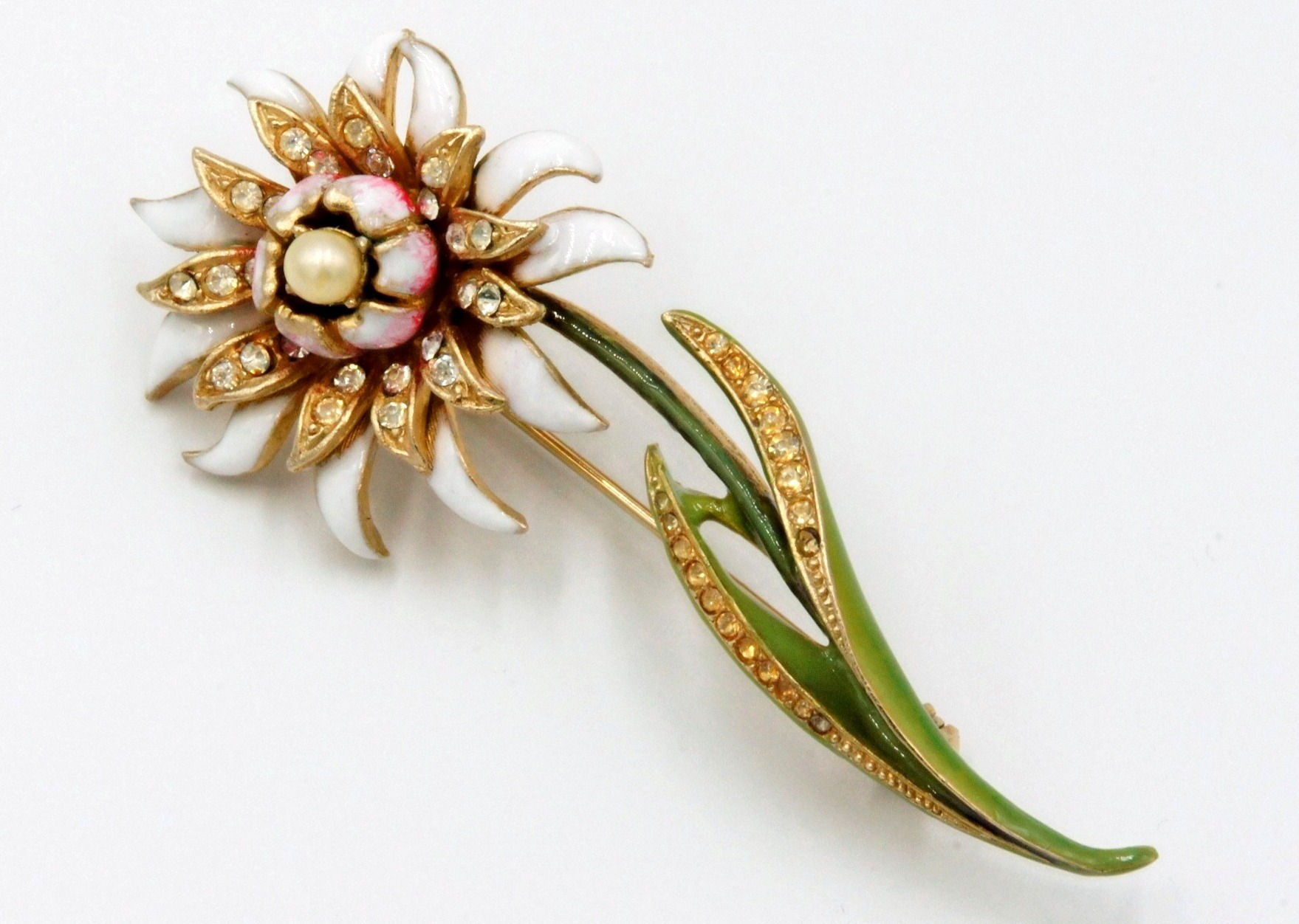 Coro daffodil pin