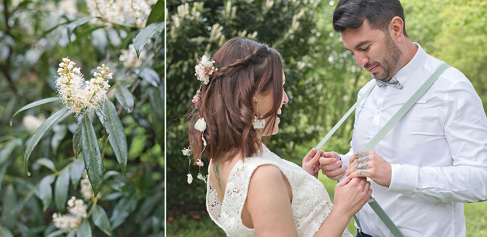 un couple de mariés fun, riants devant une haie de lauriers