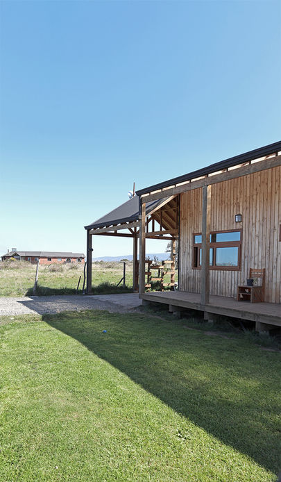 Terraza techada Fachada principal Casa AM, Chiloe, Ignacio Pizarro Arquitecto