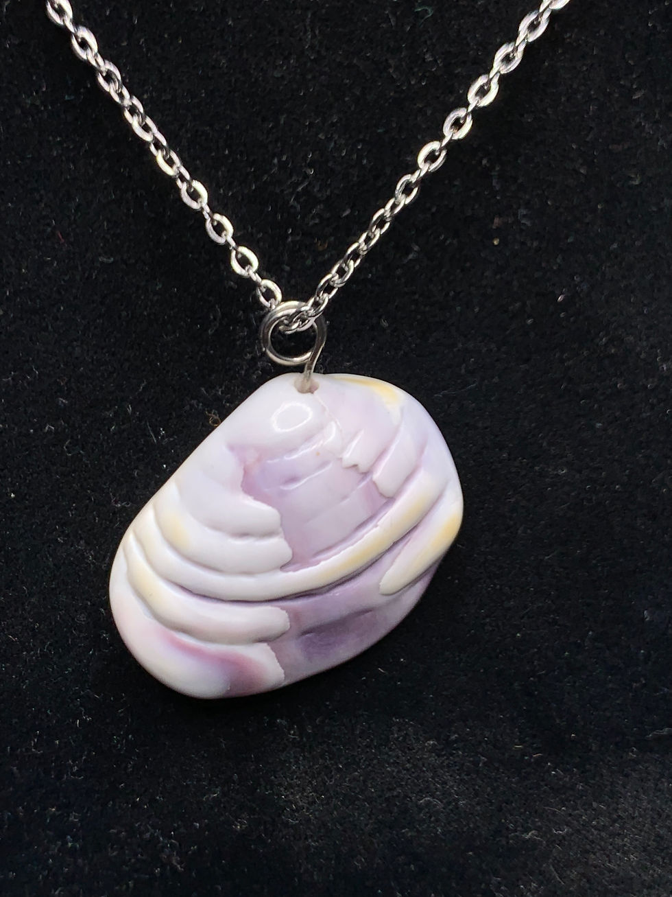 Thumbnail: Wampum Clam Shell Pendant Necklace