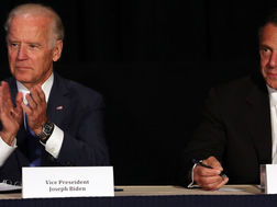 Biden im lặng trước bê bối của Cuomo