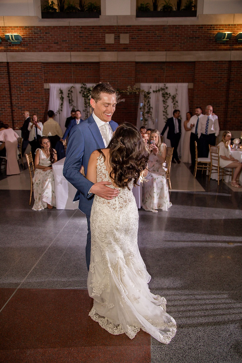 rattlesnake-club-detroit-wedding-first-dance
