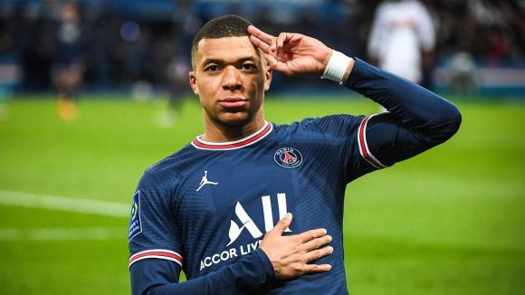 PSG y Mbappé llegaron a un acuerdo para que el delantero francés se quede en el club