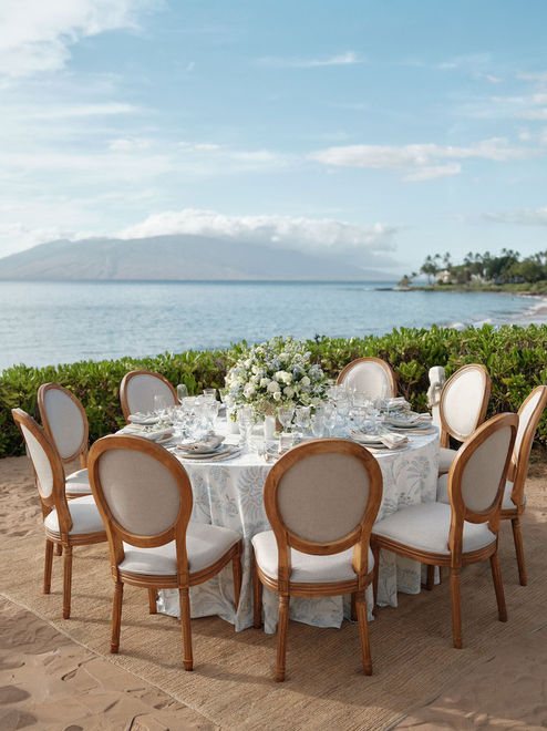 a perfectly designed table at a maui wedding reception