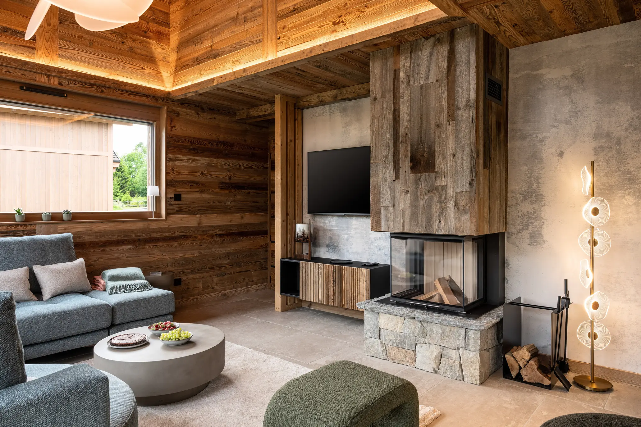 Salon séjour cheminée cocooning, Forest Lodge